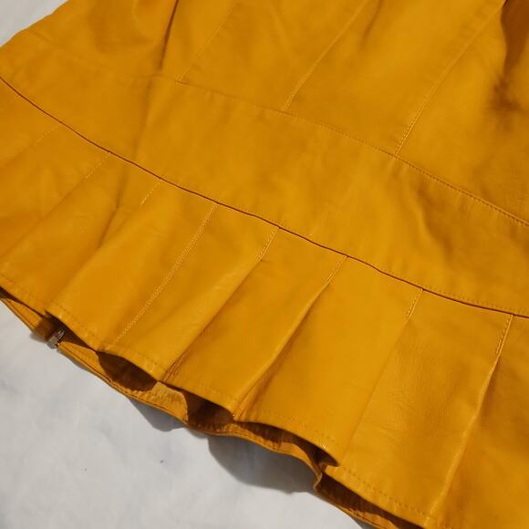 Baccini 1X Marigold Fitted Faux Leather Pleated Peplum Hem Fully Lined Jacket - Picture 4 of 11